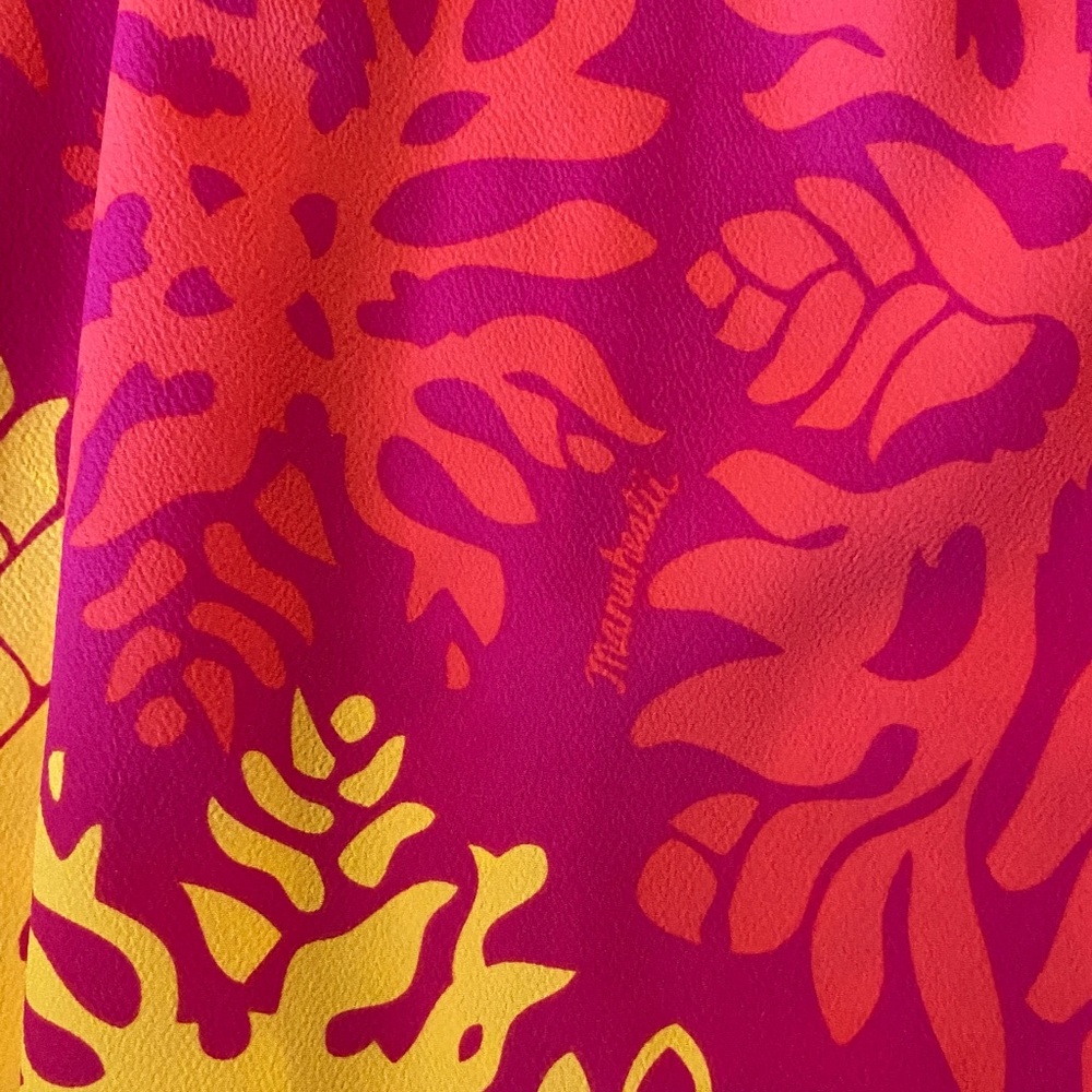 Vibrant Pink and Yellow Manuheali’i